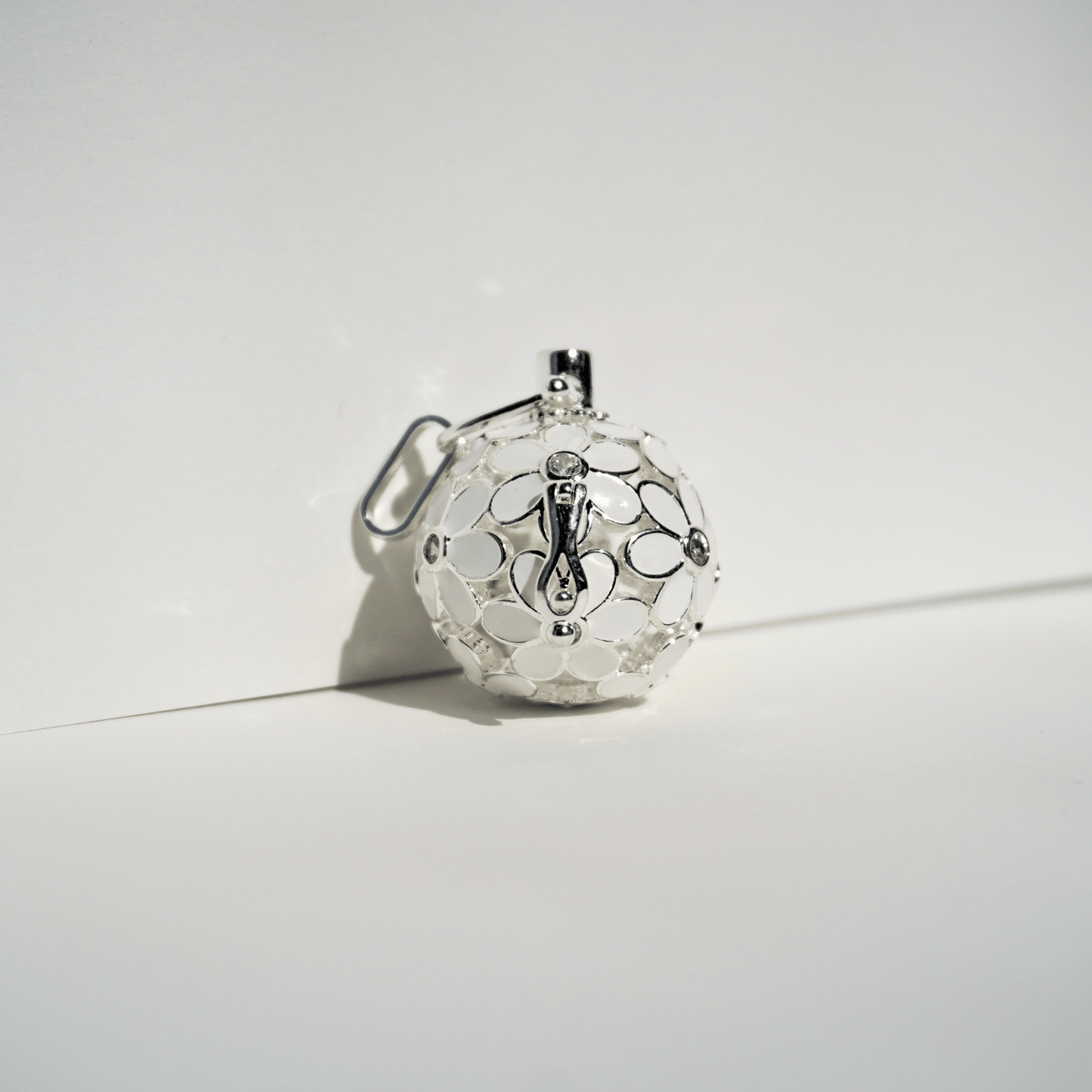 Beaubeaboo_Aroma_Bead_in_Gold-Plated_Cage_silver_2