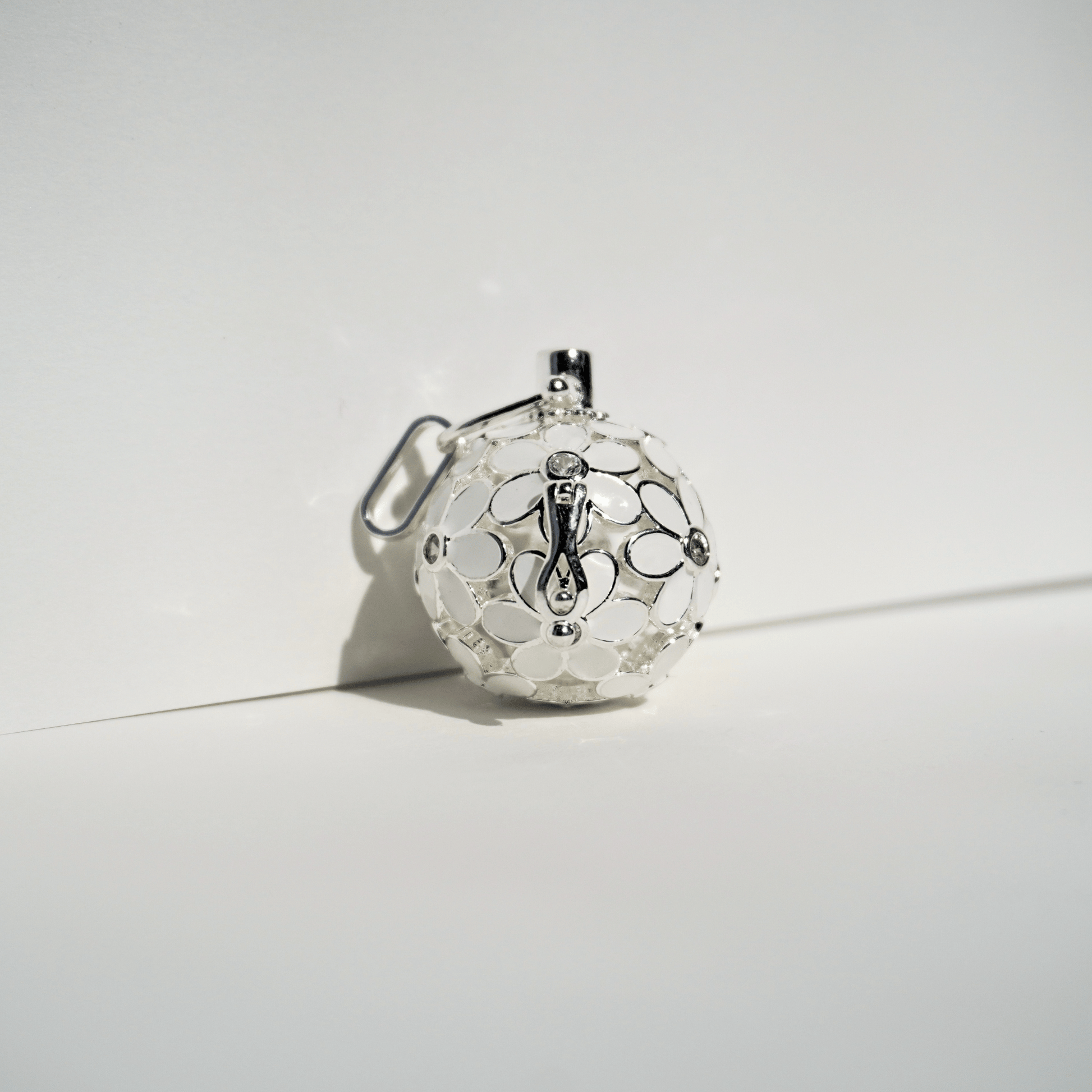 Beaubeaboo_Aroma_Bead_in_Gold-Plated_Cage_silver_2