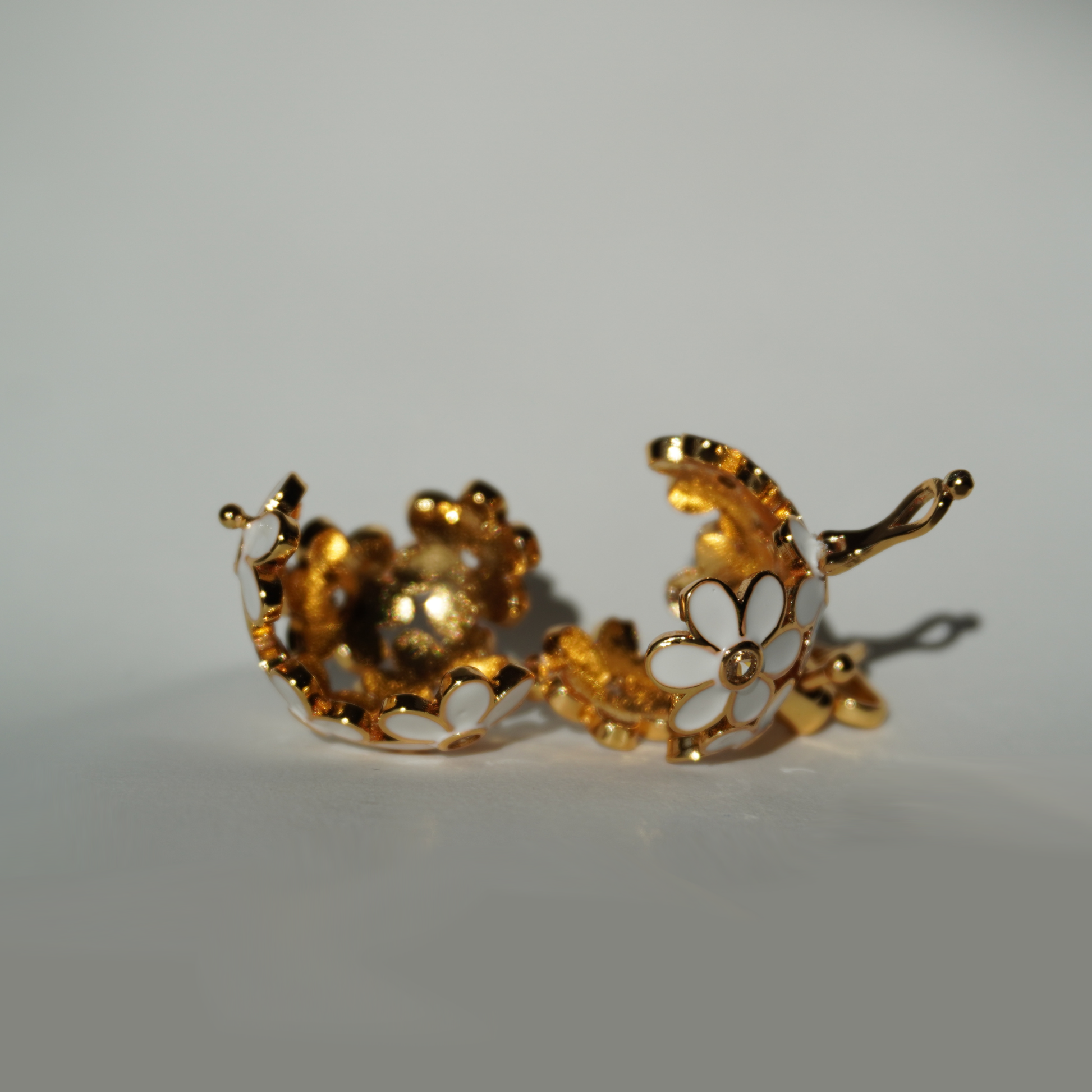Gold floral cage pendant holder for crystal beads_close_up
