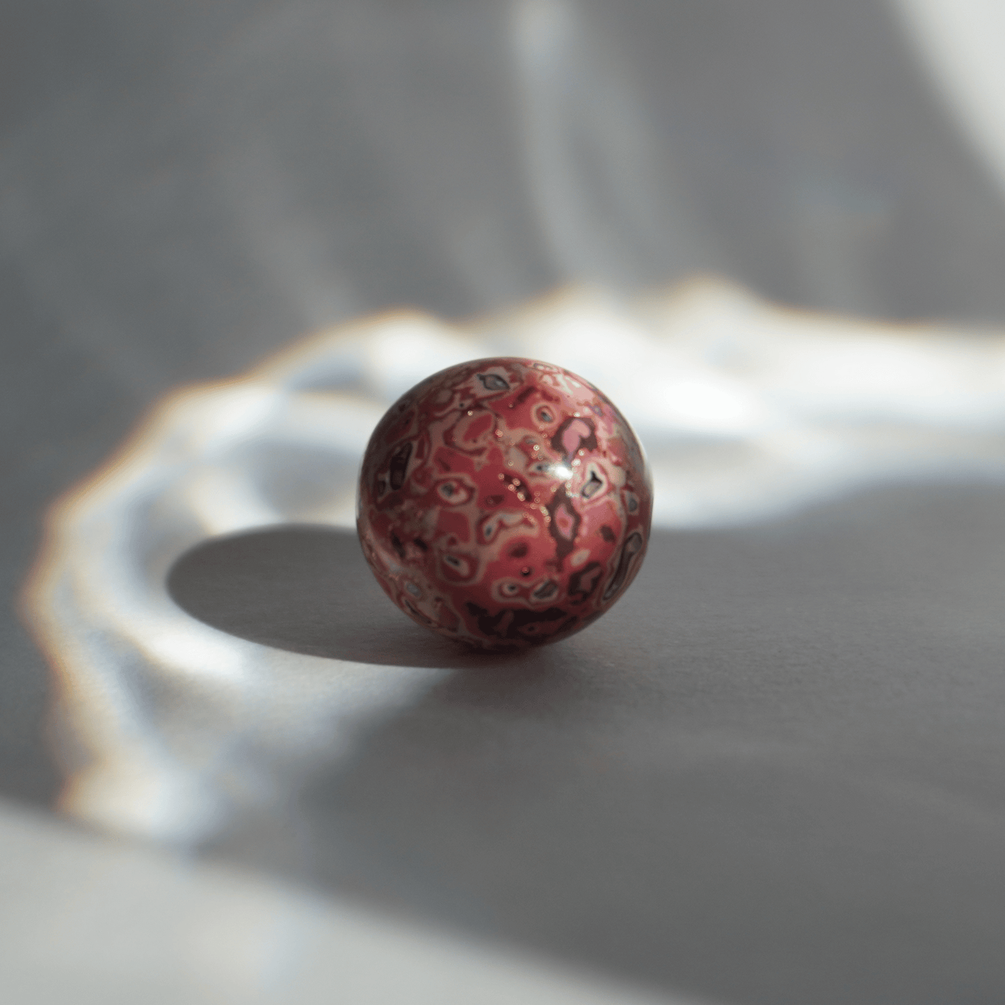 Old Rose ritual bead in vintage mauve tones, botanical resin polish_1
