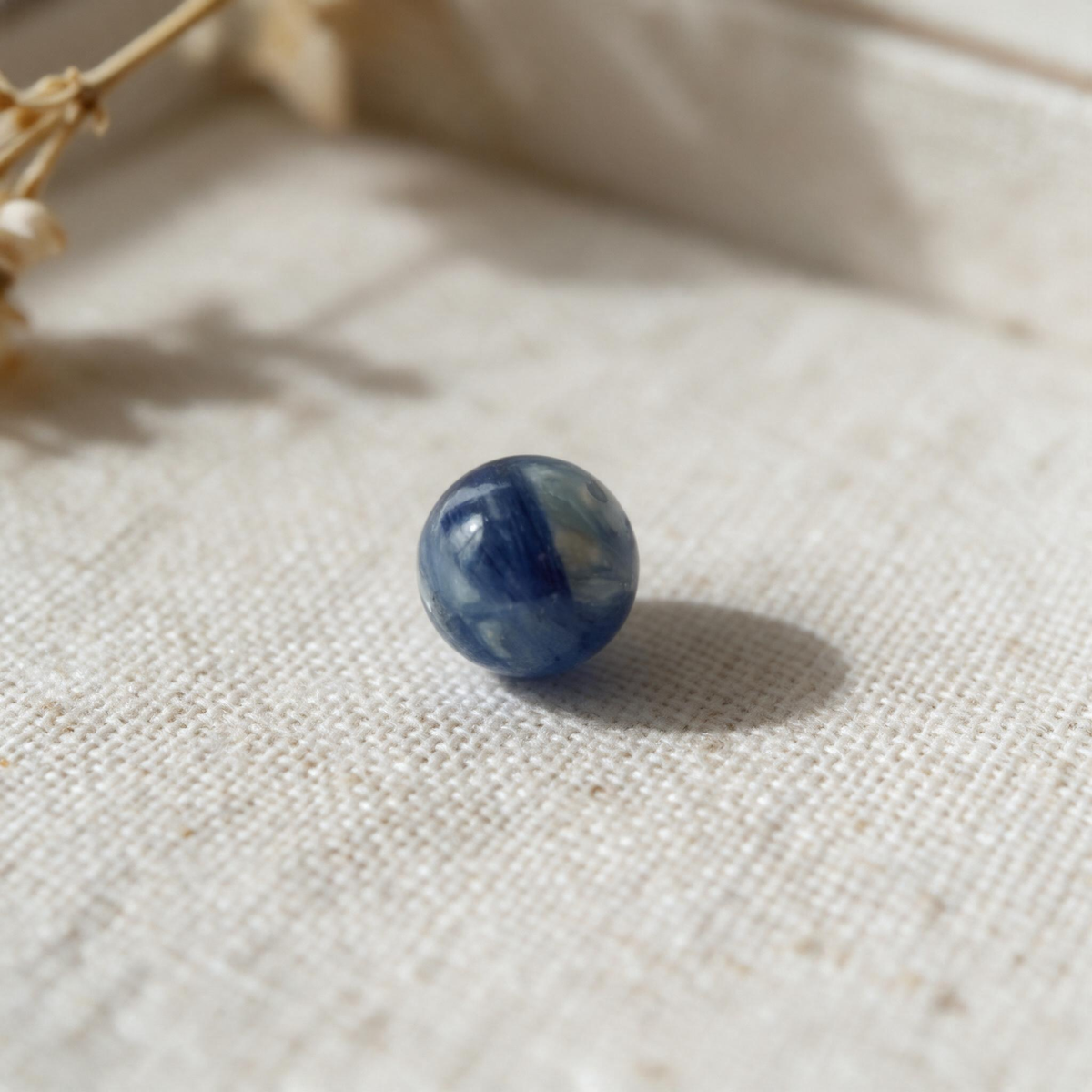 Earth — Collier à perle flottante en cyanite bleue