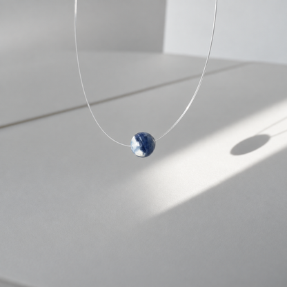 Earth — Collier à perle flottante en cyanite bleue