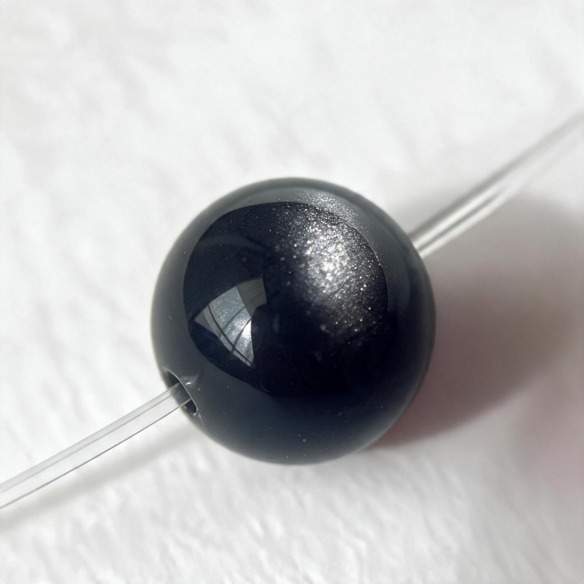 Stardust — Collier à perle flottante en obsidienne à reflets argentés