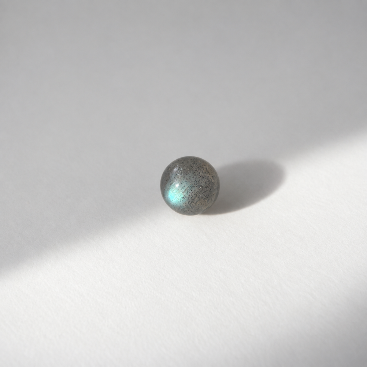 floating-bead-choker-sea-brume-grey-moonstone-sunlight