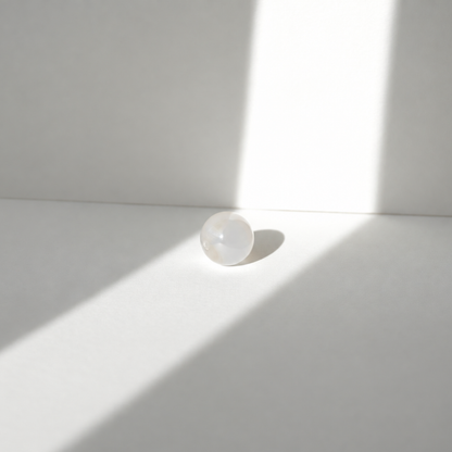 floating-bead-choker-sea-nacre-white-agate-sunlight