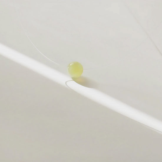 Collier à perle flottante en agate Sauvignon en mouvement
