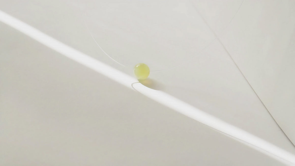 Collier à perle flottante en agate Sauvignon en mouvement