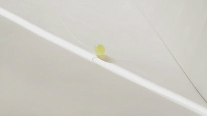 Collier à perle flottante en agate Sauvignon en mouvement