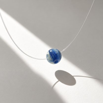 Earth — Collier à perle flottante en cyanite bleue